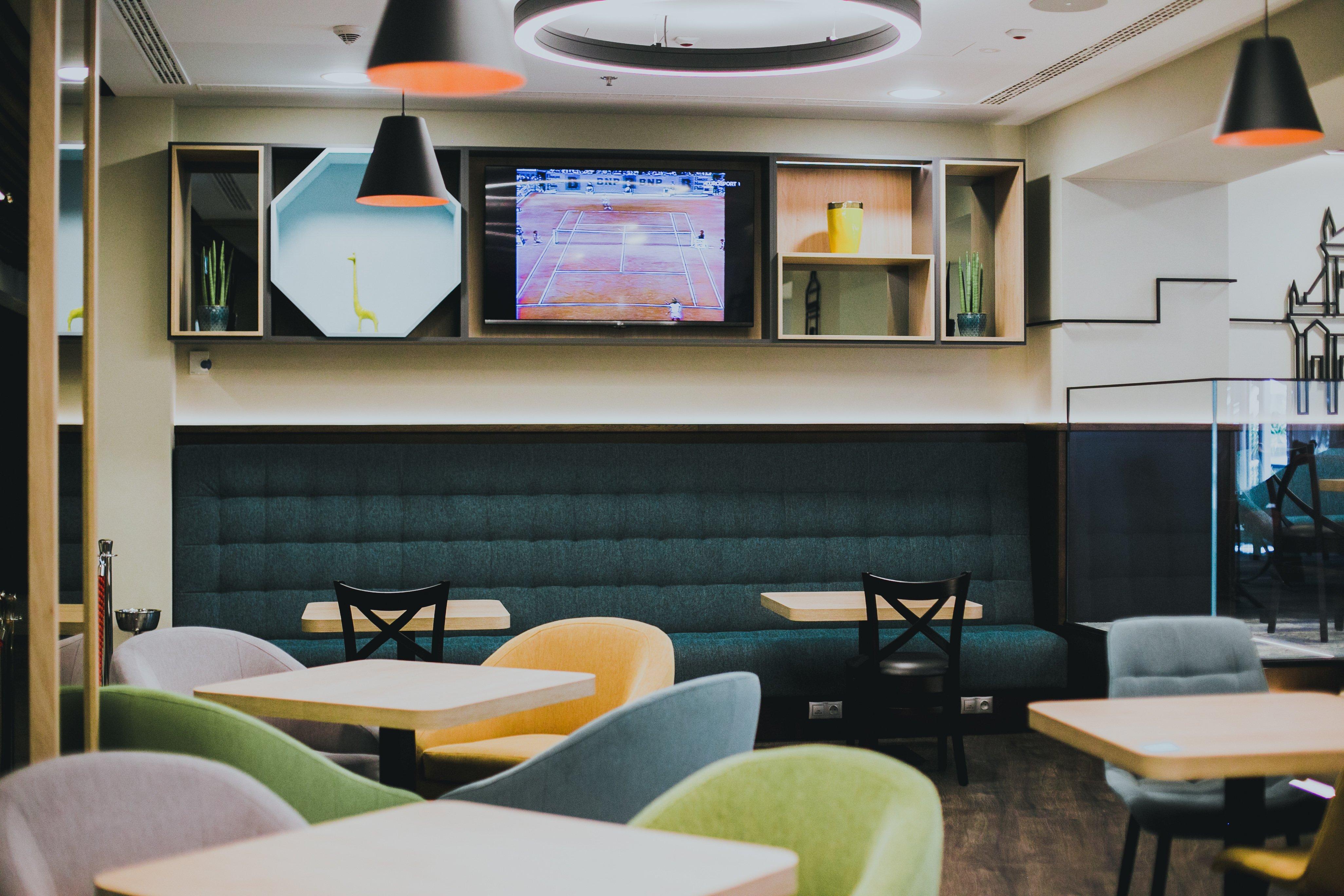 Holiday Inn Krakow City Centre By Ihg Екстериор снимка The lounge at the airport