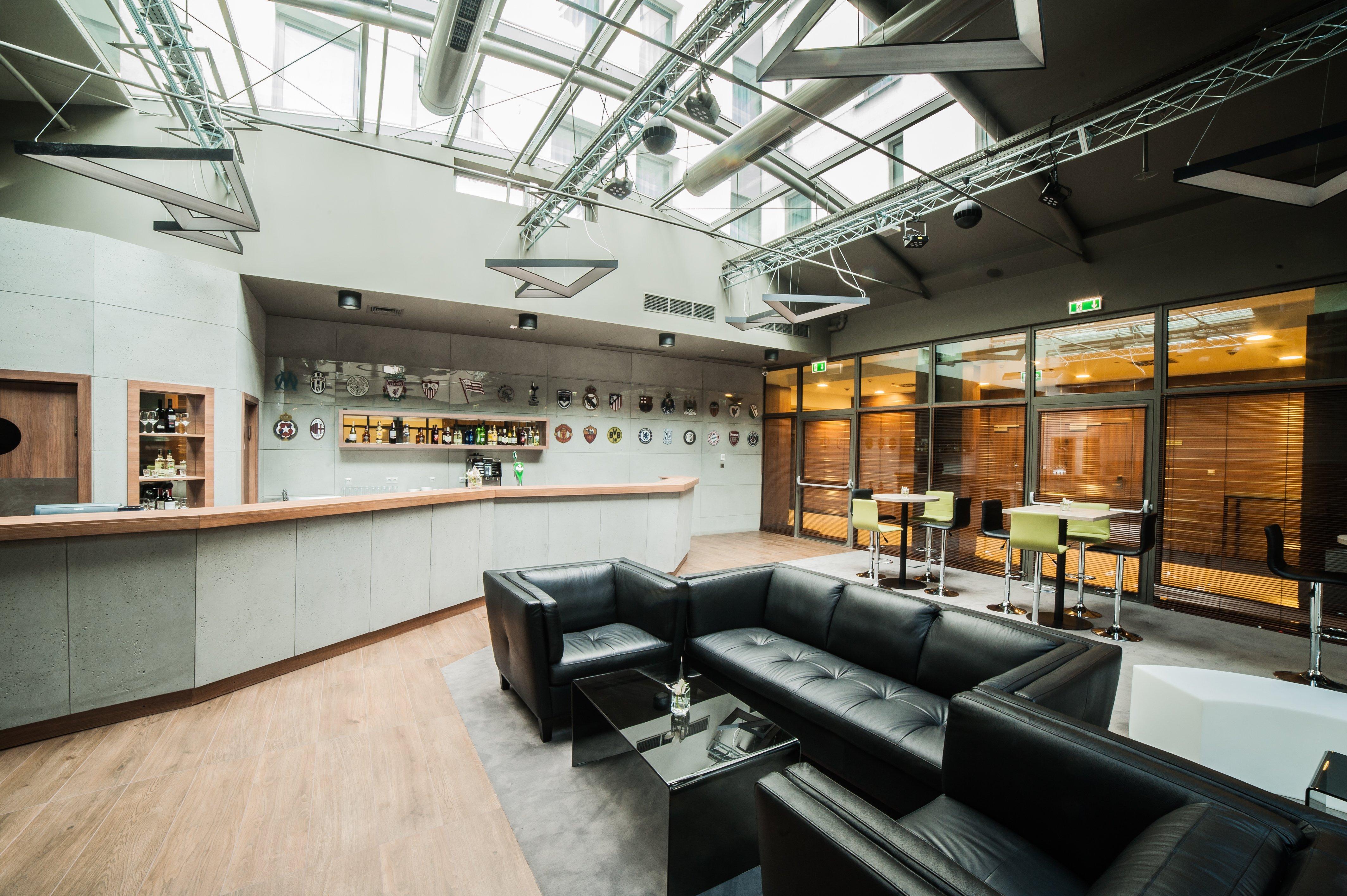 Holiday Inn Krakow City Centre By Ihg Екстериор снимка The lounge at the airport