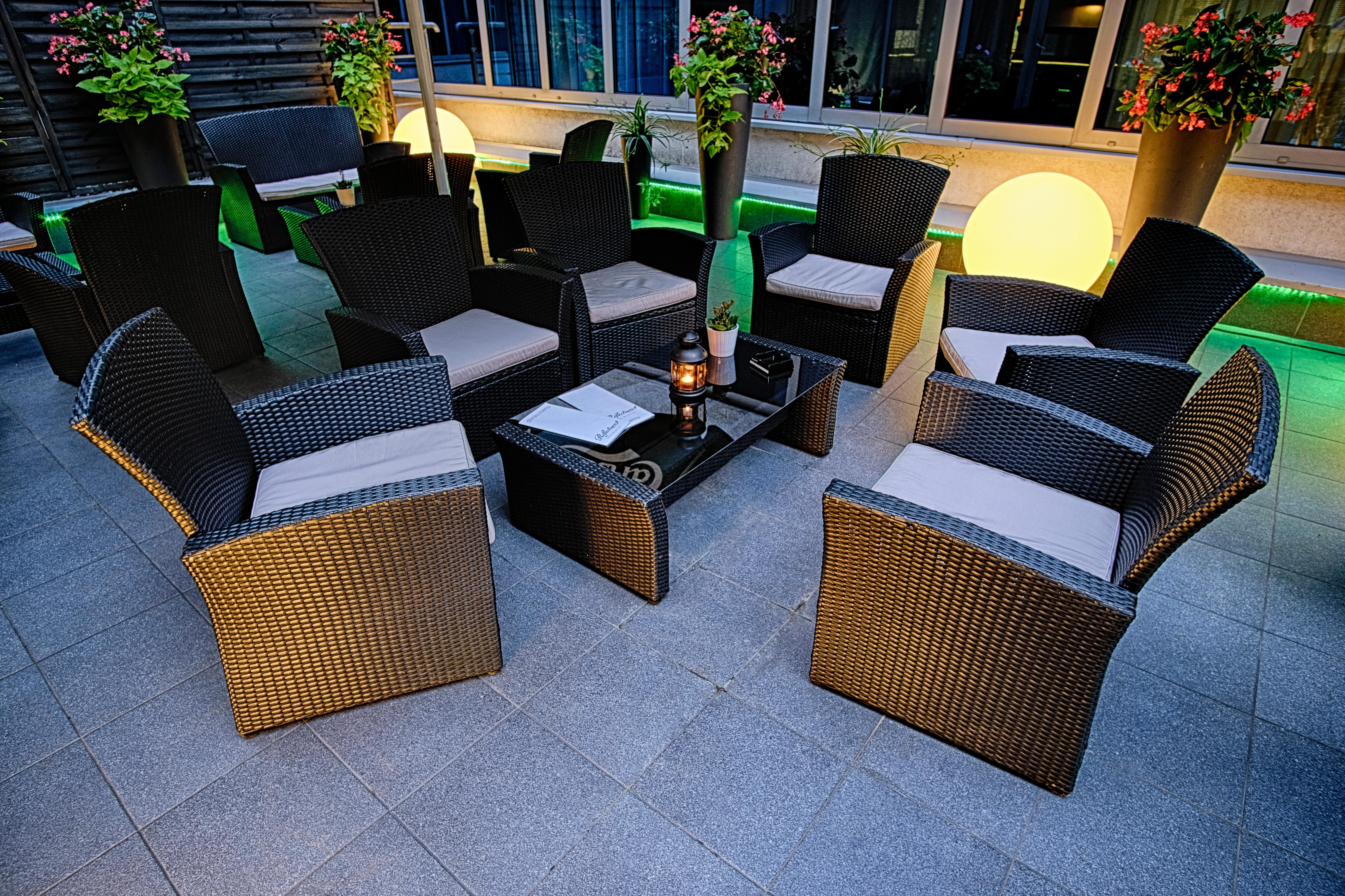 Holiday Inn Krakow City Centre By Ihg Екстериор снимка Outdoor furniture