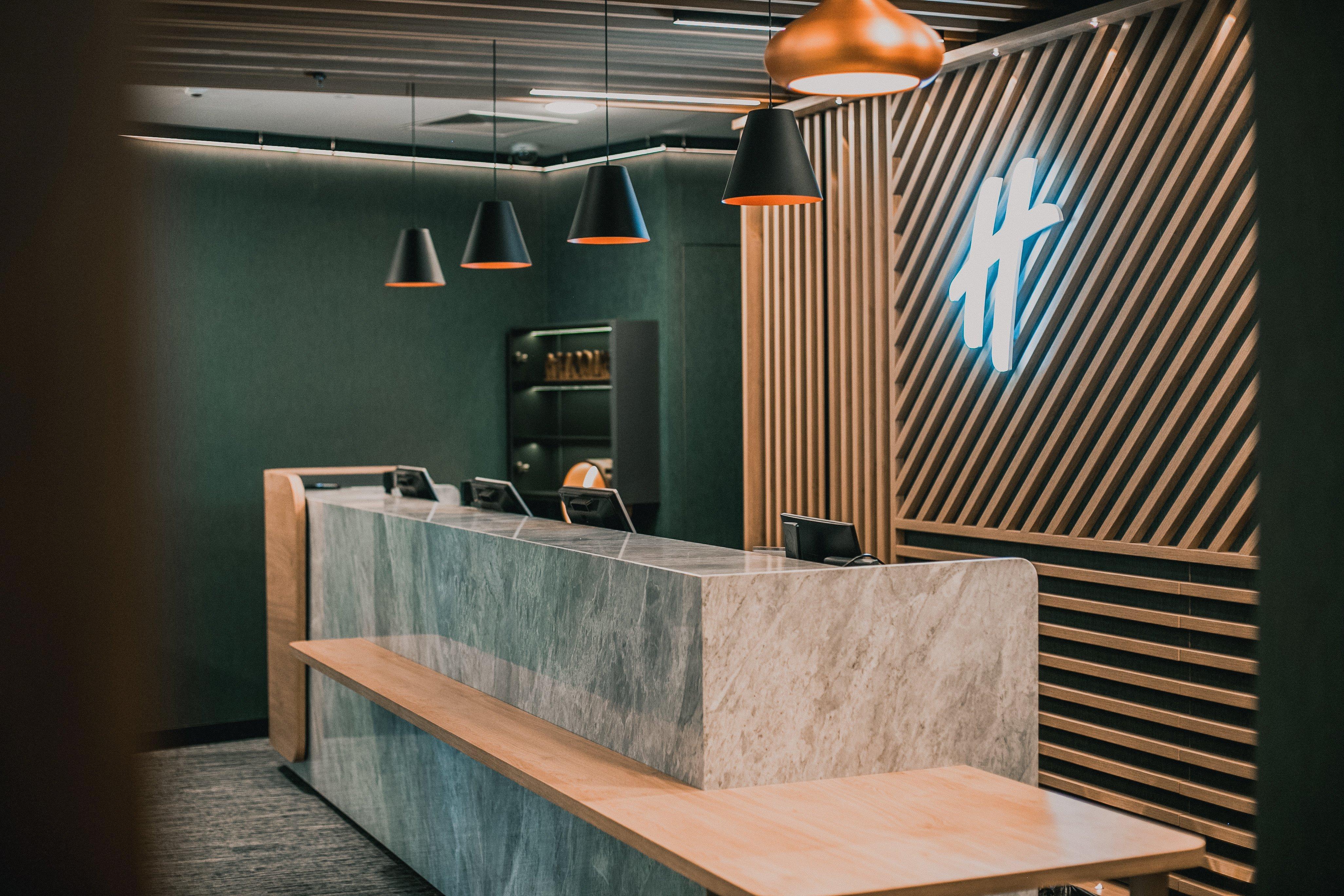 Holiday Inn Krakow City Centre By Ihg Екстериор снимка Reception desk at the hotel