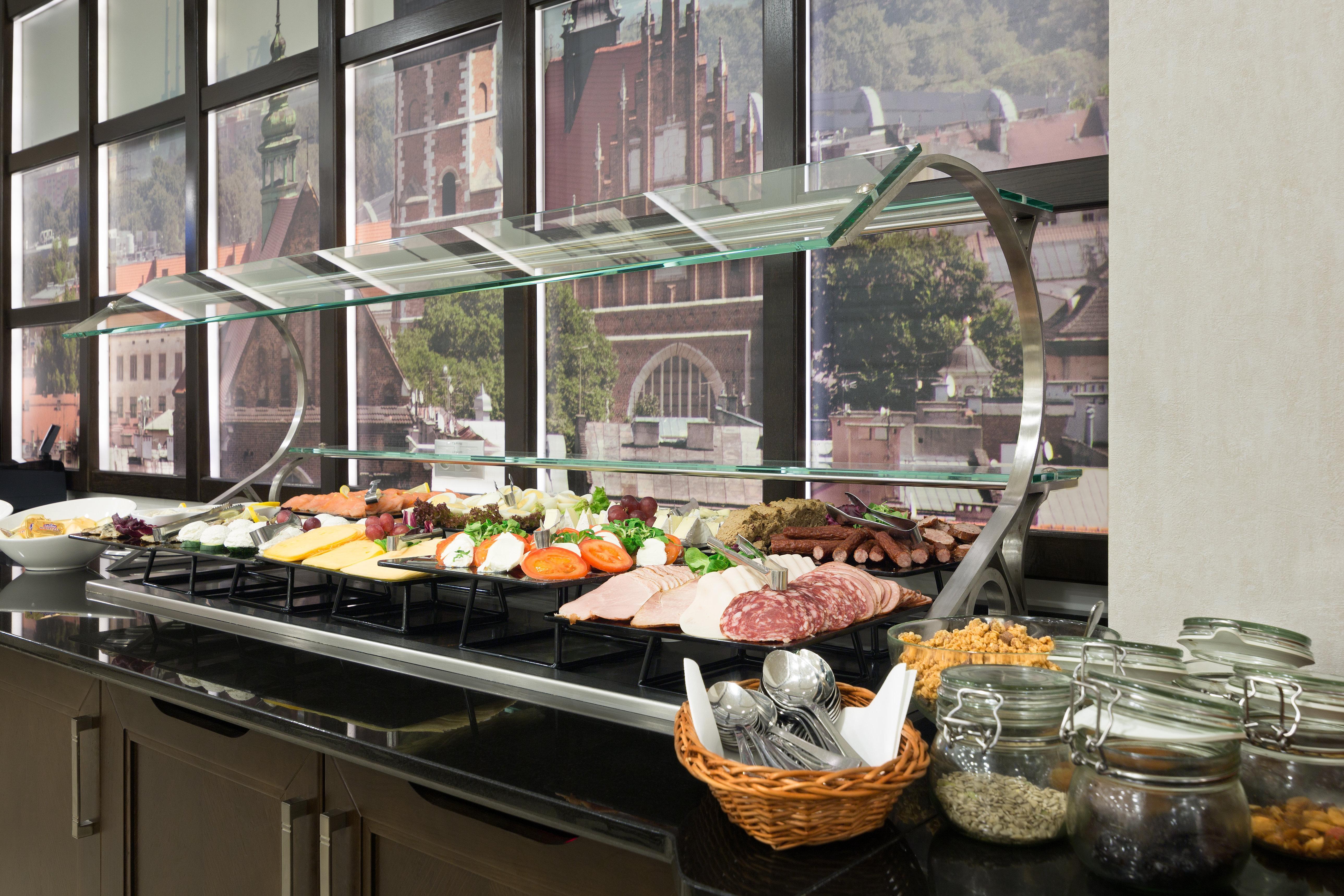 Holiday Inn Krakow City Centre By Ihg Екстериор снимка A buffet
