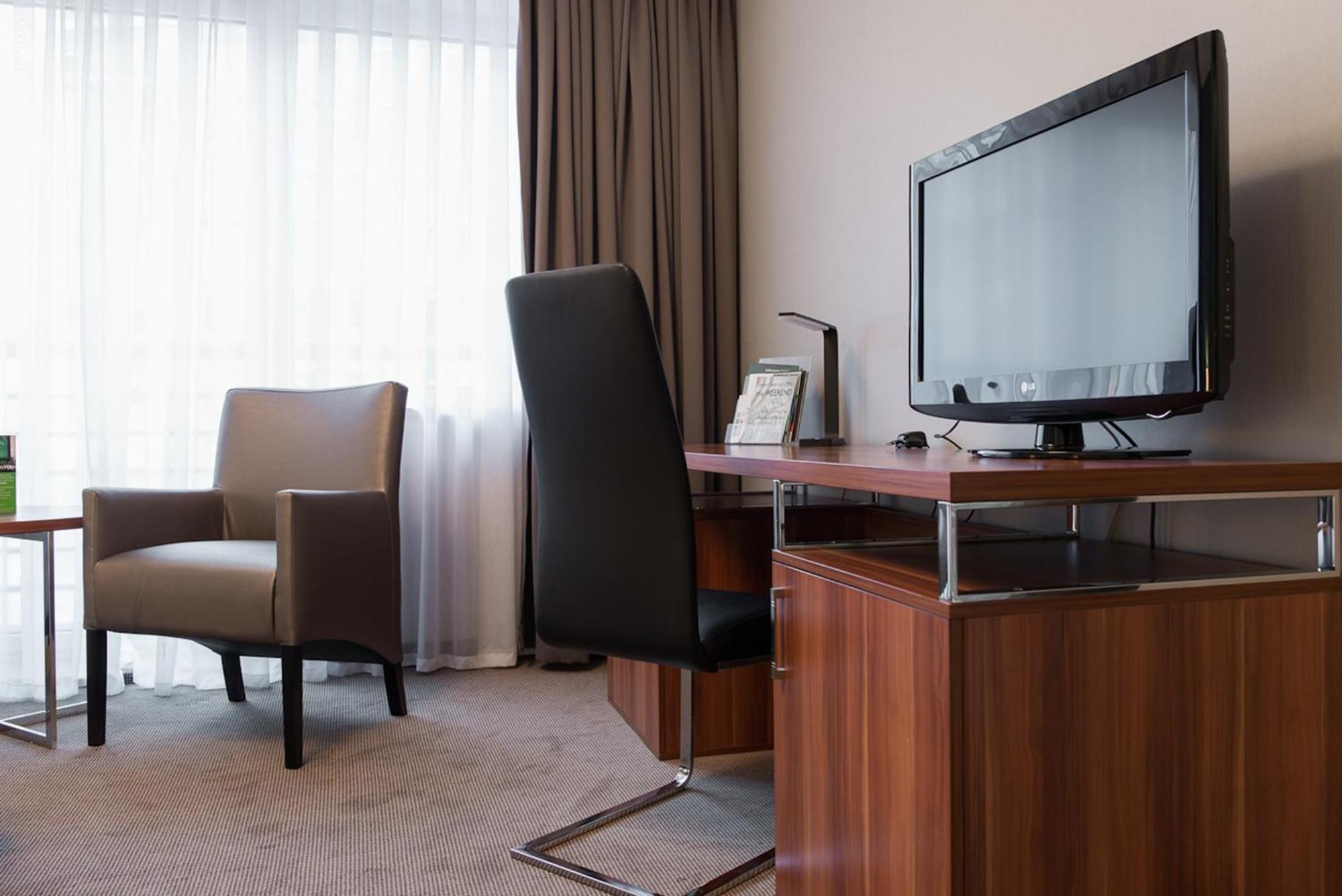 Holiday Inn Krakow City Centre By Ihg Екстериор снимка A typical hotel room