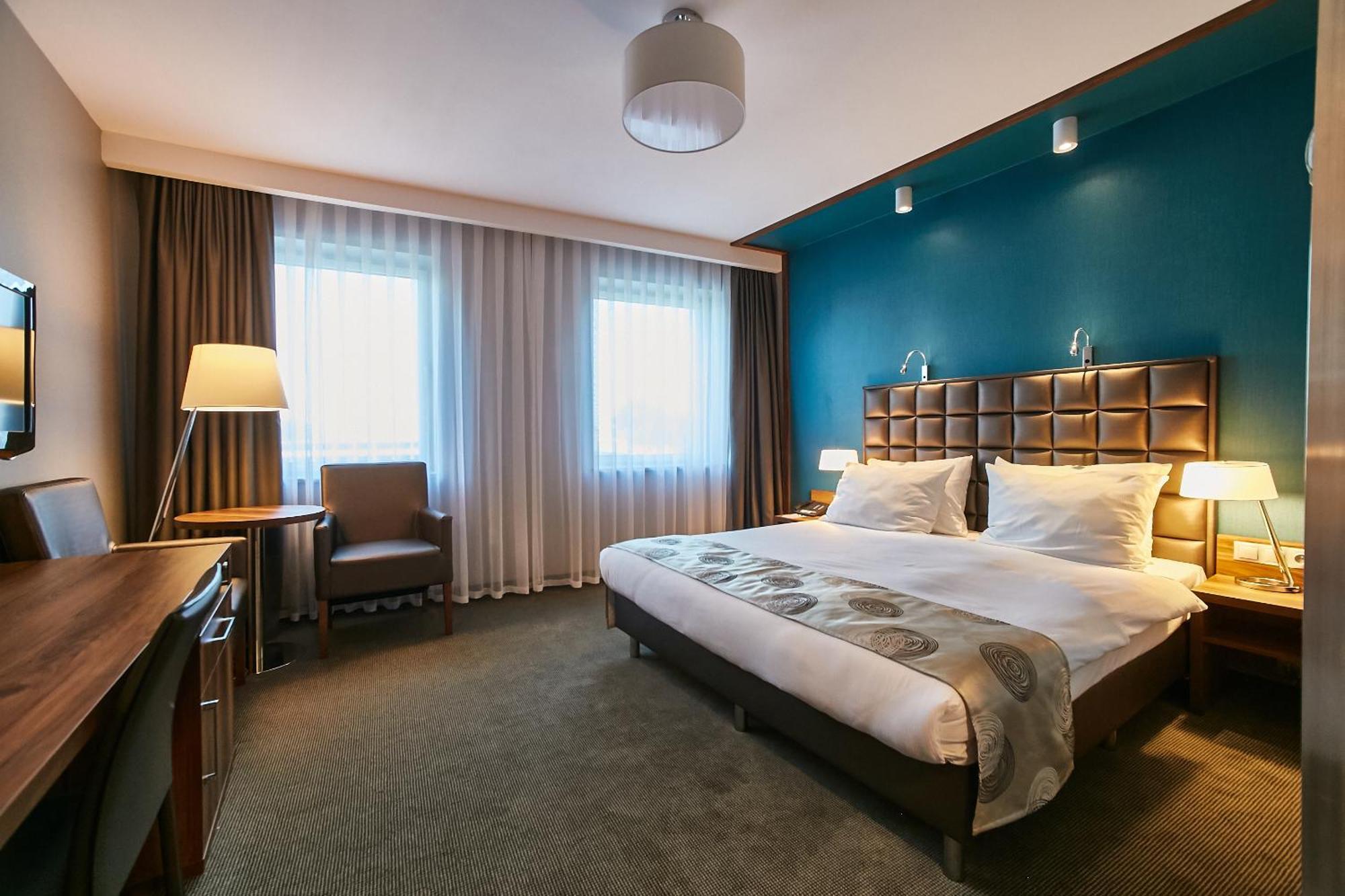 Holiday Inn Krakow City Centre By Ihg Екстериор снимка A room at the Radisson Blu Hamburg